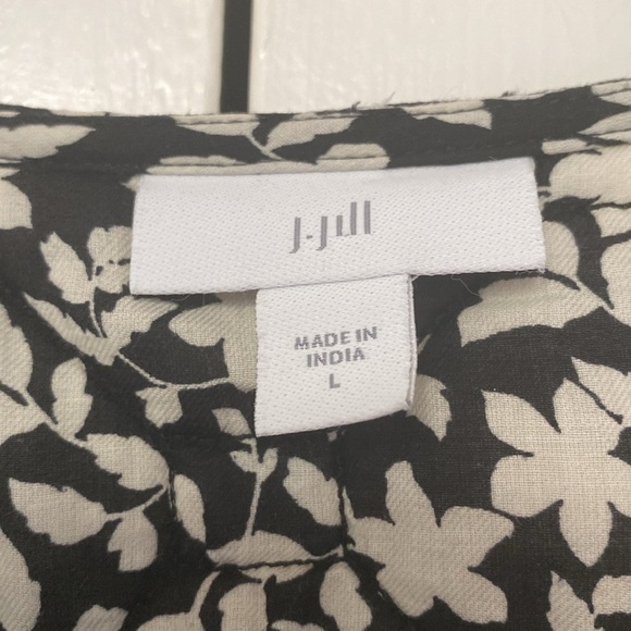 J. Jill Black White Garden Quilted Button Up Long Sleeve Barn Jacket Size Large - Picture 6 of 9